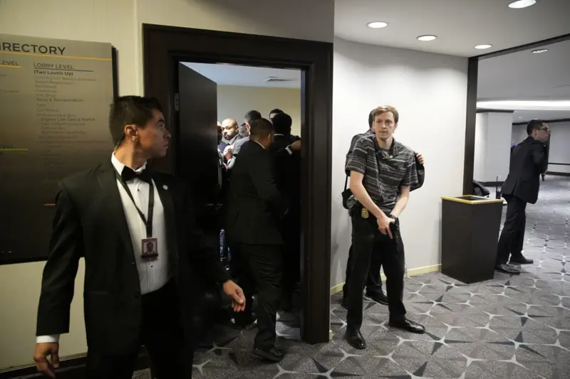 After the firing, Secret Service agents were seen with guns.