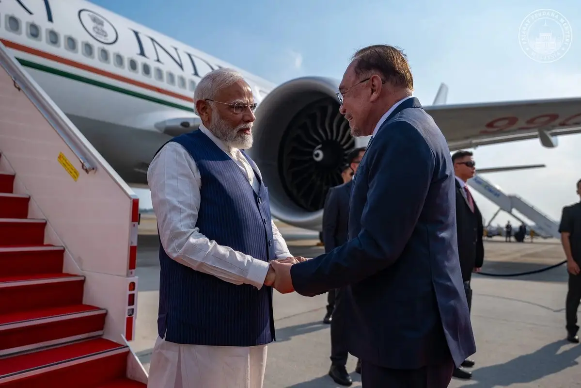 PM Modi and Malaysian Prime Minister Anwar Ibrahim.