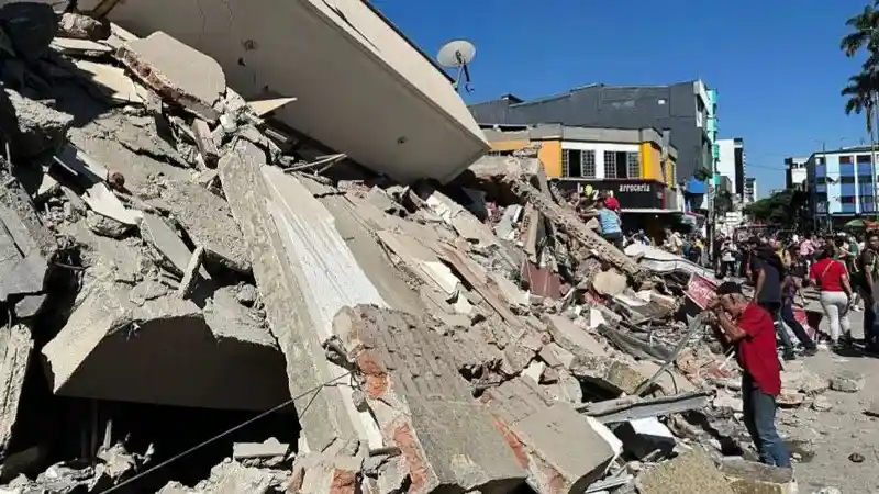 Debris from a collapsed house in the city of Pereira.