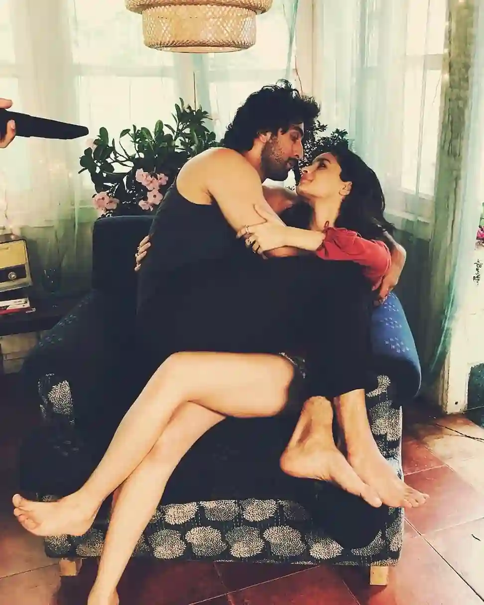 Ranveer Kapoor can be seen sitting on Alia’s lap.