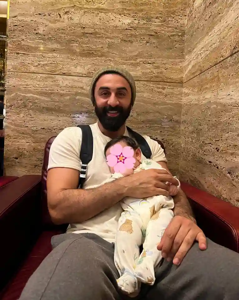 Ranbir Kapoor is with his daughter.
