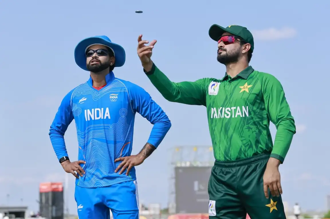 Shreyas Iyer and Sahibzada Farhan at the toss•Oct 03, 2026