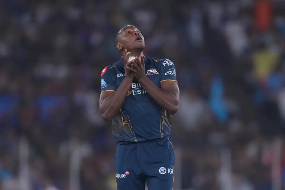 Kagiso Rabada took a return catch off his own bowling to dismiss Quinton de Kock in today’s match.