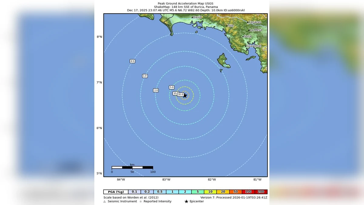 USGS peak ground acceleration map showing the earthquake epicenter off the Pacific coast of Panama, with concentric seismic intensity zones.
