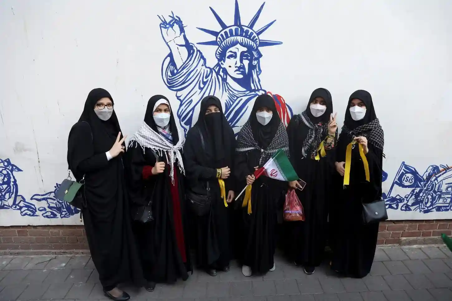 Tehran Flooded with Anti-U.S., Pro-Government Posters