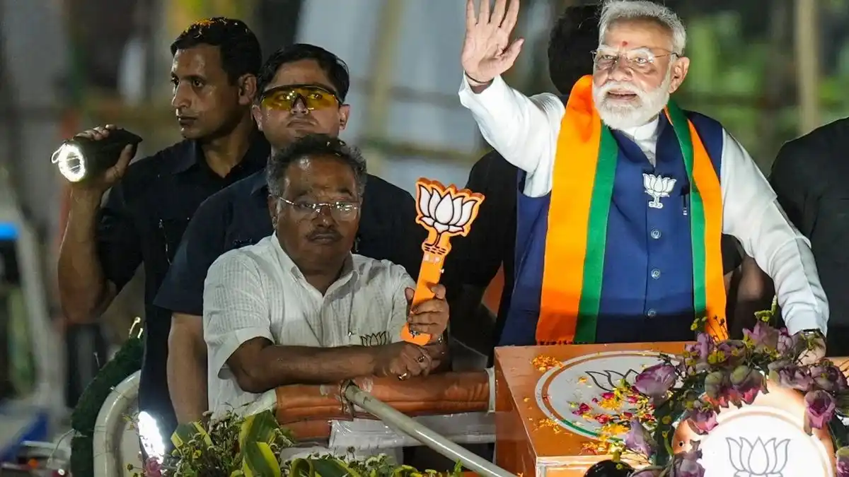 Clashes Erupt Between BJP and TMC Ahead of Modi Rally in West Bengal.
