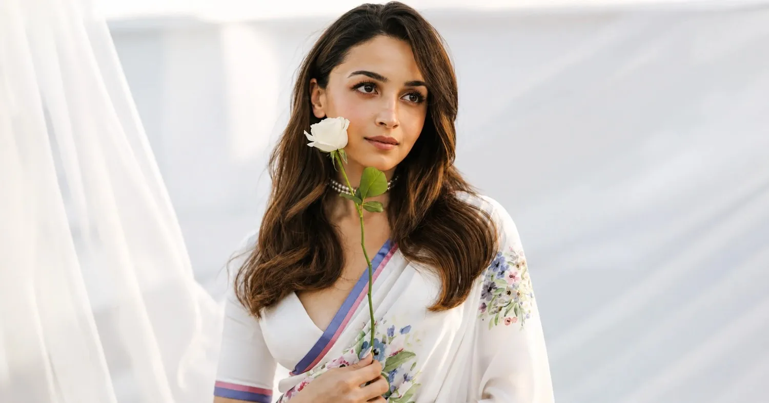 Alia Bhatt made a stylish appearance at an award show and shared some beautiful photos.