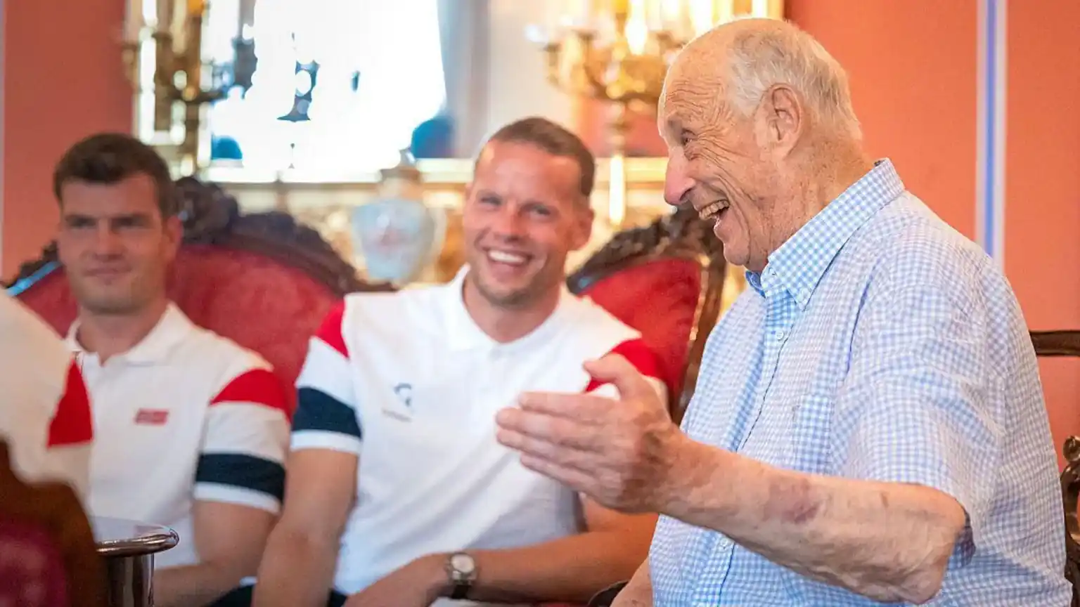 King Harald welcomed the Norwegian national football team to the palace after they made it to the quarter-finals of the World Cup for the first time this year