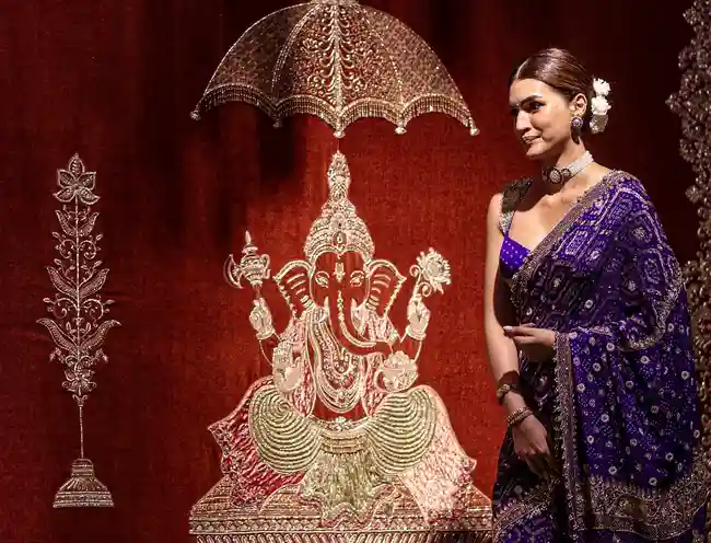 Kriti Sanon also attended the Ganesh Puja celebration.