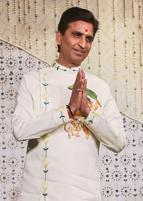 kumar vishwas attended the Ganesh Puja celebration.