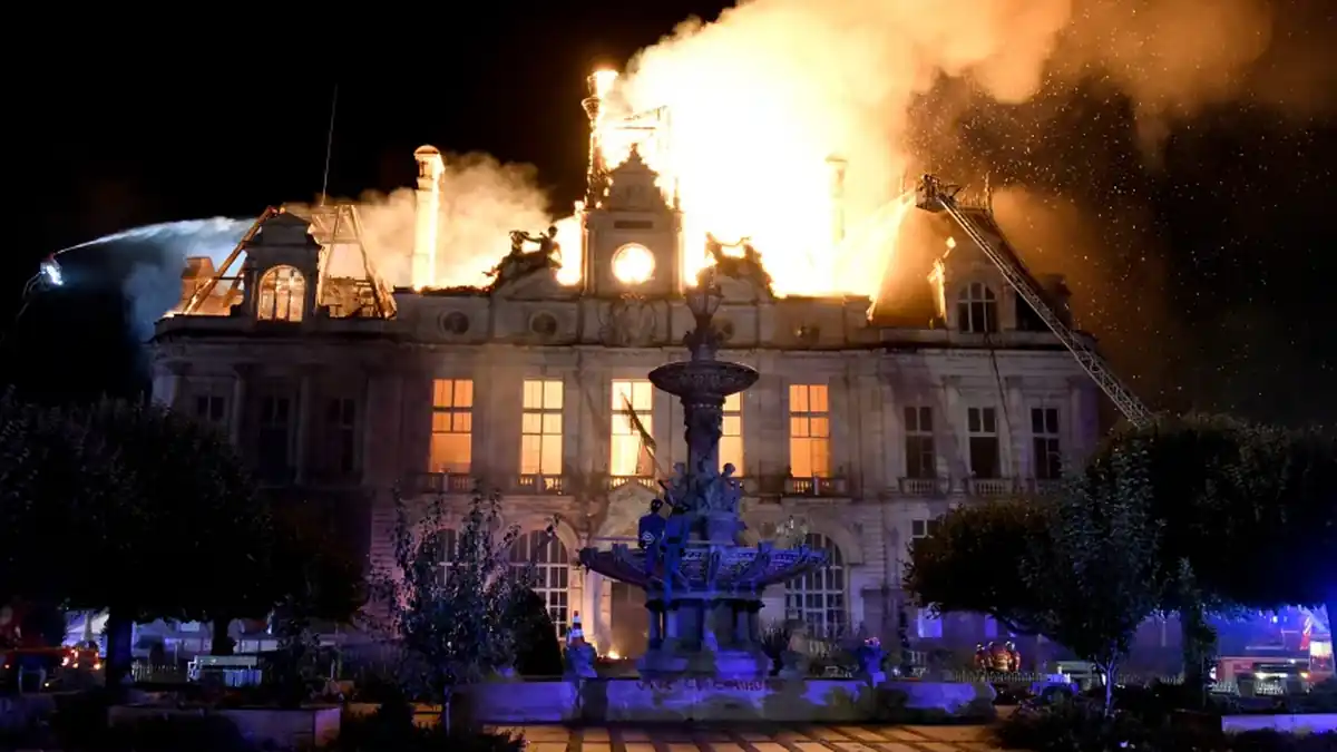 A fire destroys the city hall in Limoges, central France