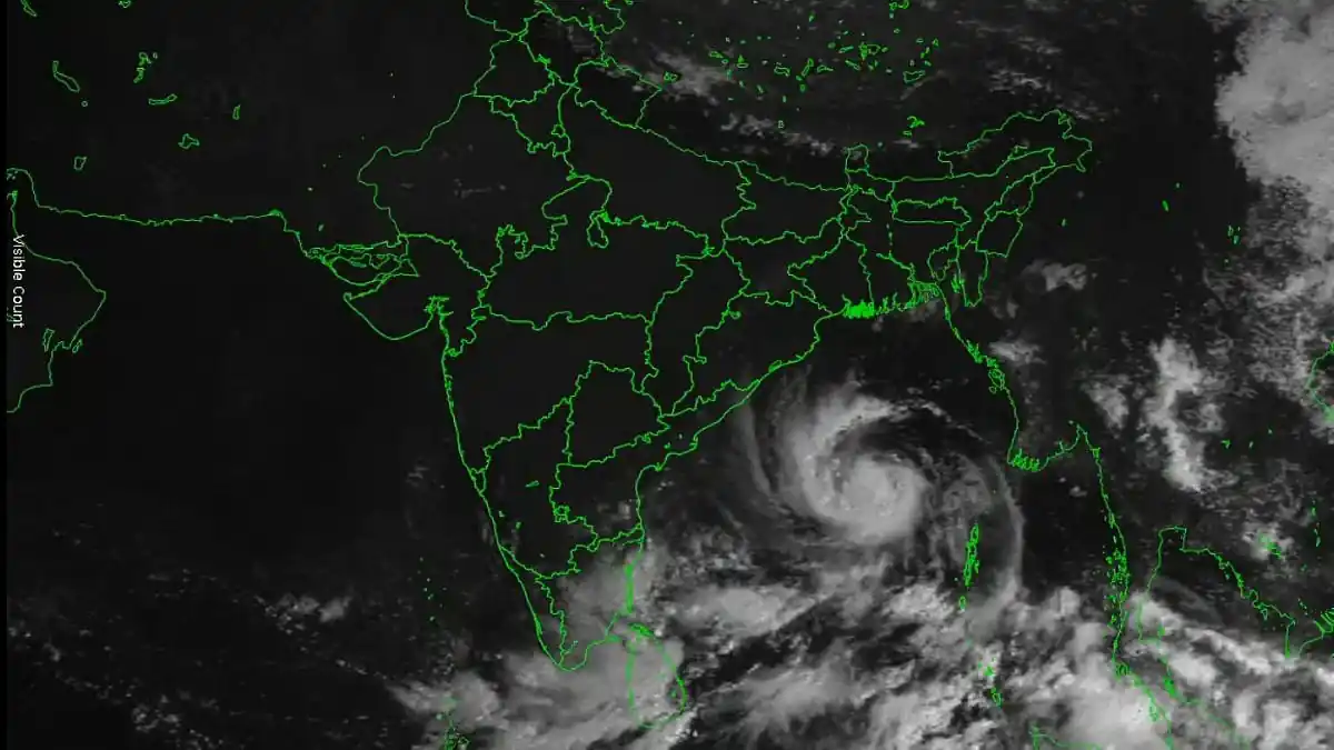 Cyclone Arnab Closes In on Andhra Coast as State Orders Mass Evacuation