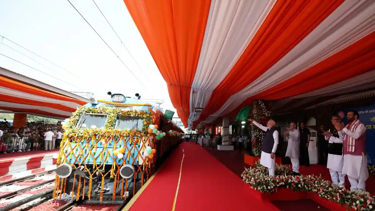 India Joins the World's Small Hydrogen-Train Club And Does It Bigger