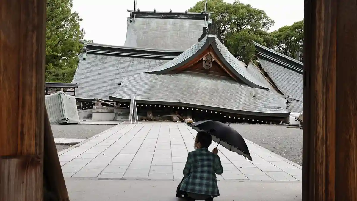 Kumamoto Earthquake Kills Thousands as Infrastructure Collapsed By CNN