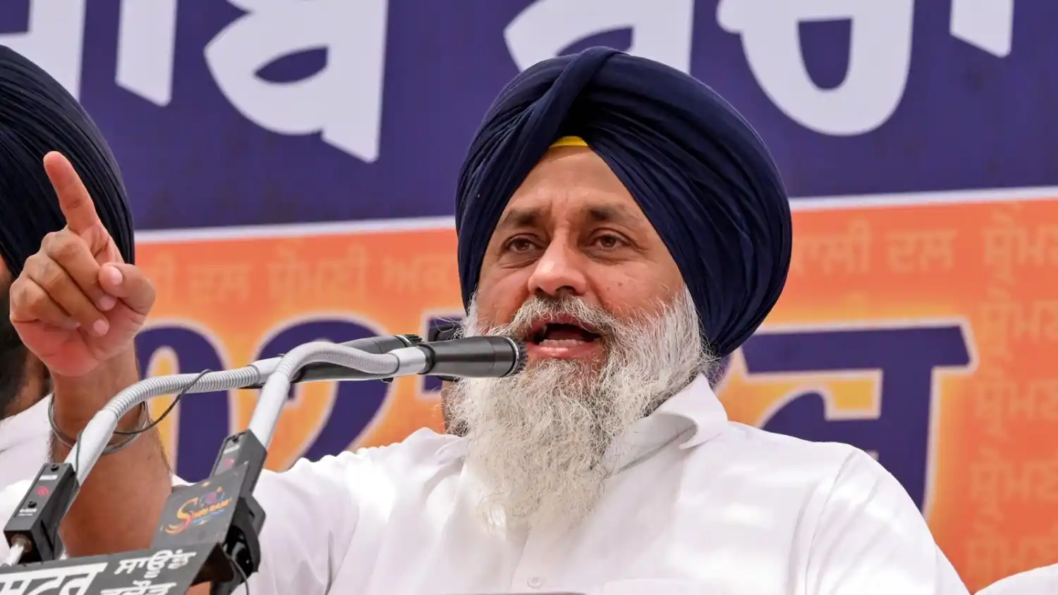 "Neither the First Time Nor Will It Be the Last?" Chief of Akali Dal Sukhbir Badal Assaulted by Kirpan Inside Nanded Gurdwara, One Arrested