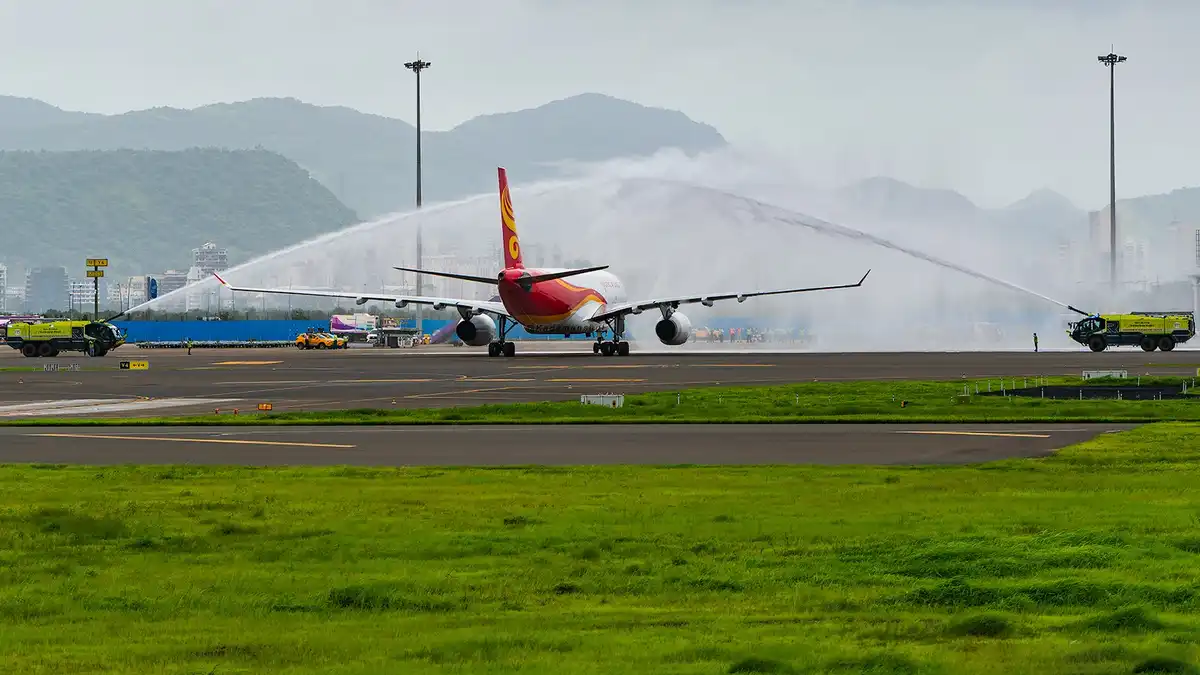 Hong Kong Cargo Plane Makes First Ever International Cargo Landing at Navi Mumbai International Airport