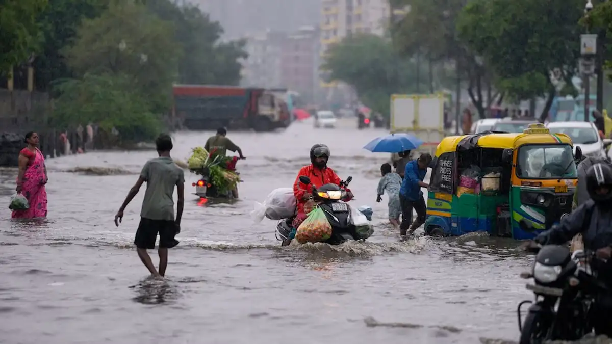Red Alert, Grounded Flights, Flooded Forecourt: Delhi's Monsoon Punches Through Janmashtami