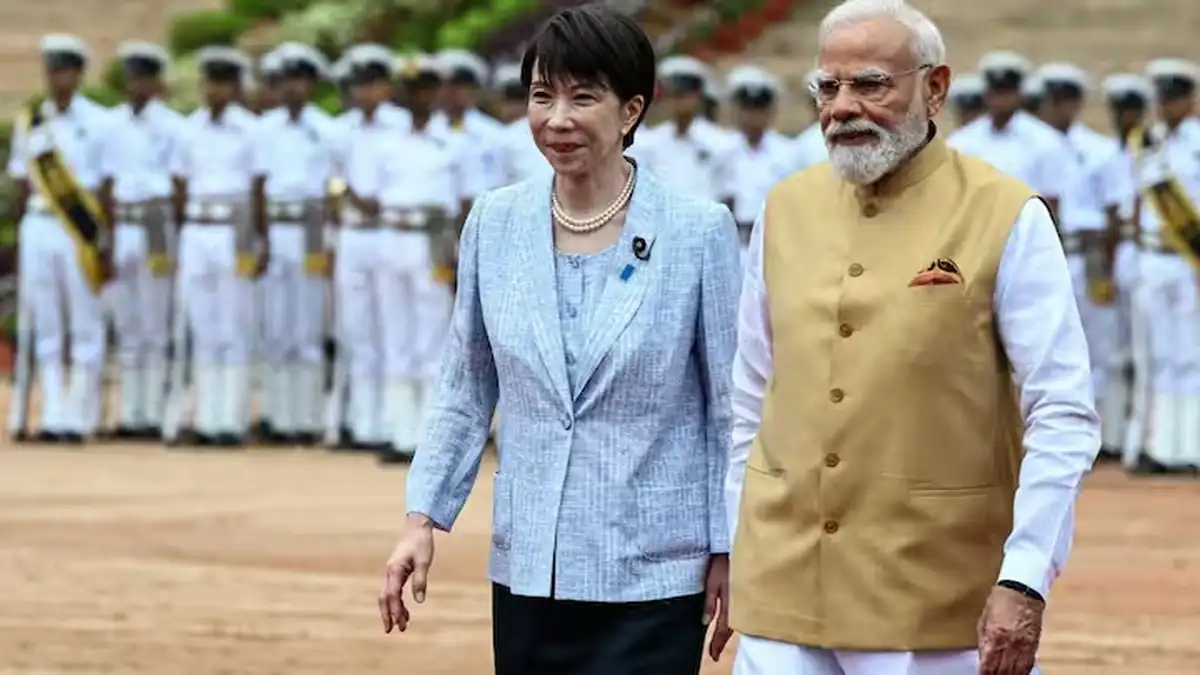 Japan's Prime Minister Sanae Takaichi (L) walks with India's Prime Minister Narendra Modi during her ceremonial reception at India's presidential palace, Rashtrapati Bhavan, in New Delhi on July 2, 20