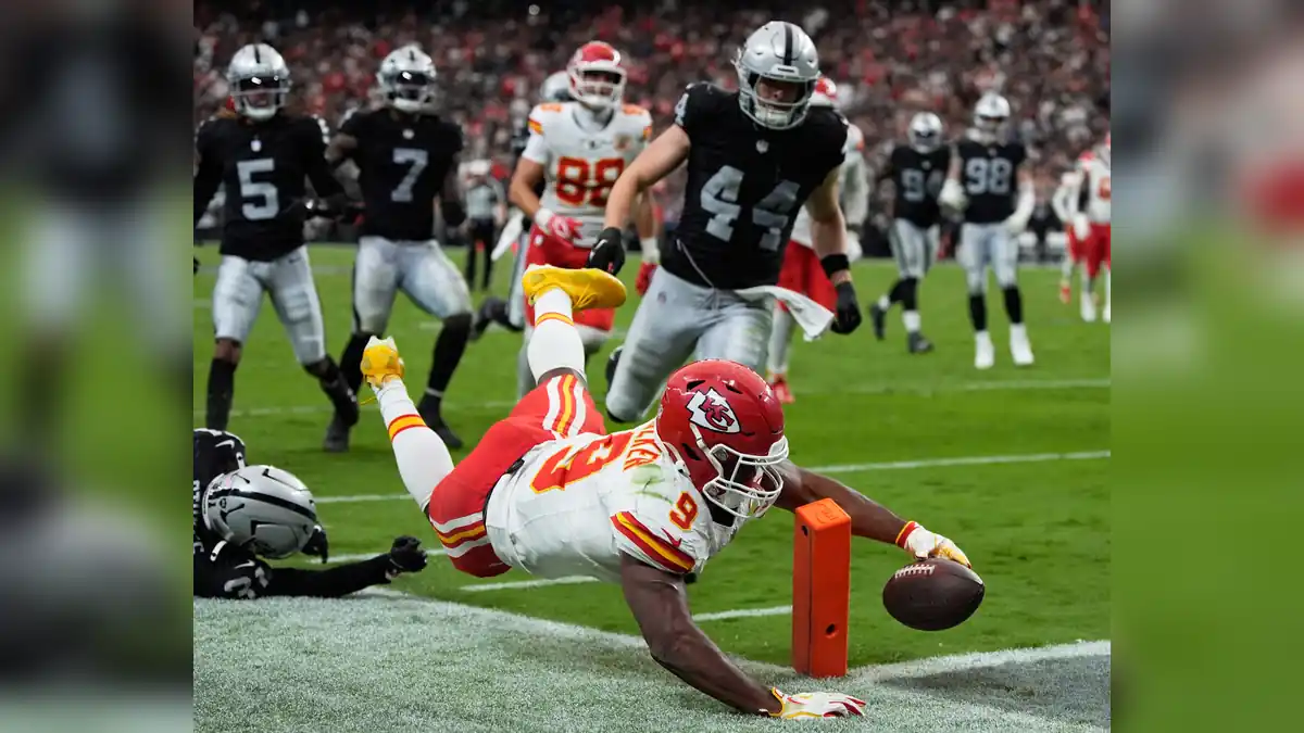 Chiefs Survive Raiders 30-27 in AFC West Shootout, Stay Perfect at 4-0