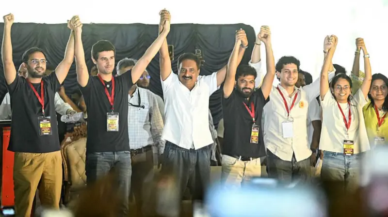YouTuber Dhruv Rathee and actor Prakash Raj also joined the CJP protest in Bengaluru.