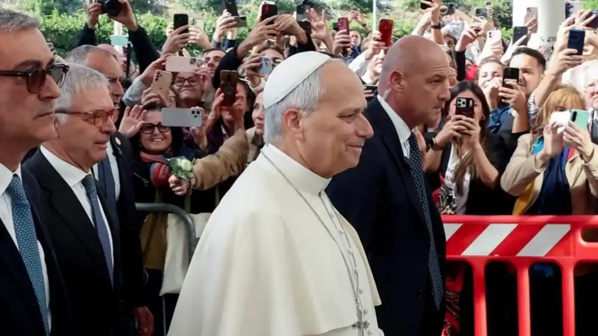 Pope Leo XIV Diagnosed With Lung Cancer After Surgery to Remove Part of Right Lung